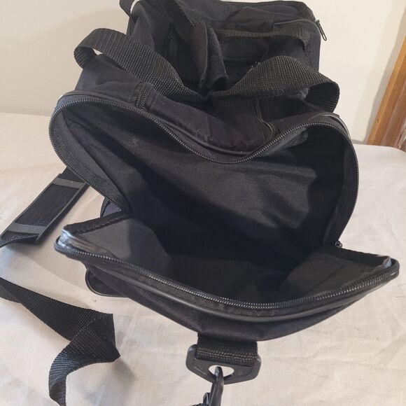 Black Gym/sports Bag W/Side Cooler - Picture 5 of 11